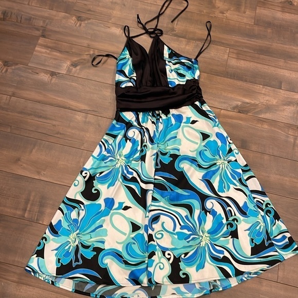 Le Chateau size 12 halter fit and flare halter dress with spaghetti straps - Picture 10 of 11